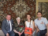 Руководство и члены трудового коллектива Института навестили ветерана ВОВ