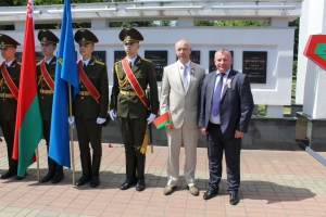 В канун 81-й годовщины освобождения Беларуси от немецко-фашистских захватчиков и в год 80-летия Великой Победы руководство и сотрудники нашего предприятия приняли участие в торжественных митингах